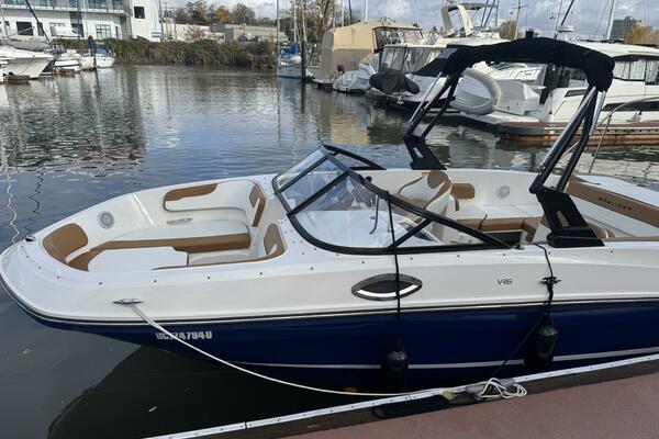 23ft Bayliner Yacht For Sale