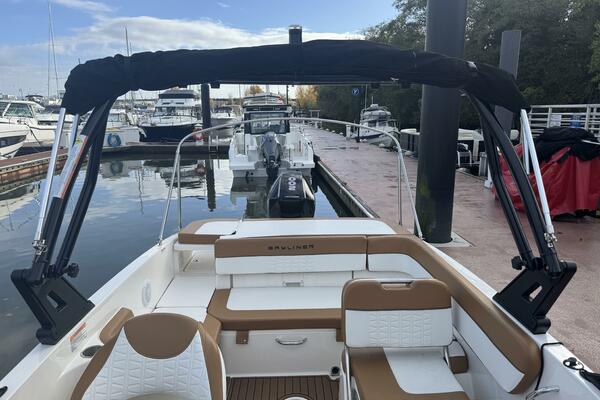 23ft Bayliner Yacht For Sale
