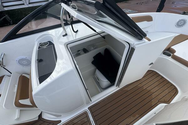 23ft Bayliner Yacht For Sale