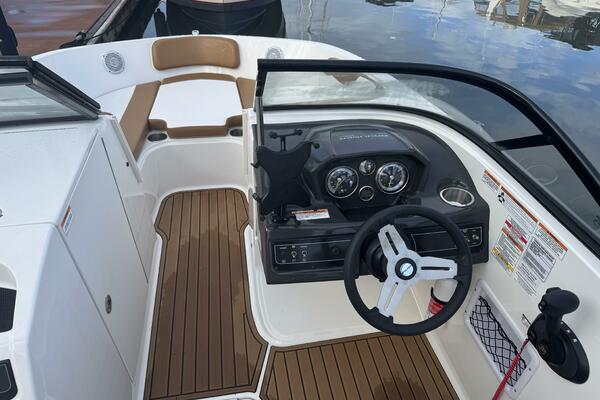 23ft Bayliner Yacht For Sale