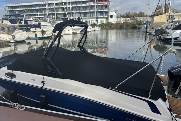 23ft Bayliner Yacht For Sale