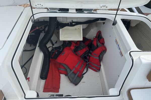 23ft Bayliner Yacht For Sale