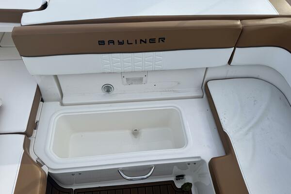 23ft Bayliner Yacht For Sale