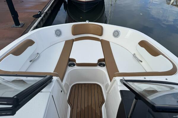 23ft Bayliner Yacht For Sale