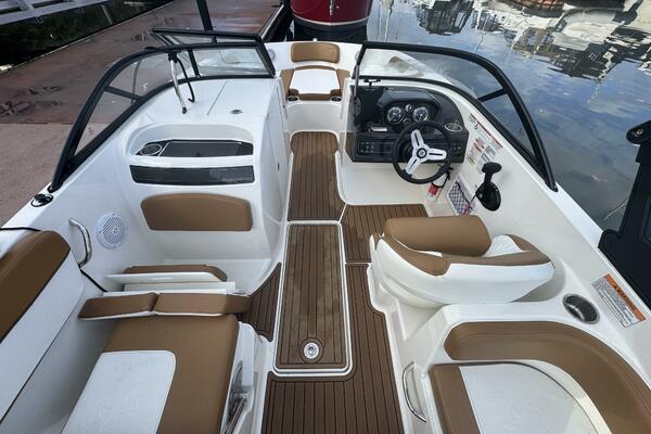 23ft Bayliner Yacht For Sale