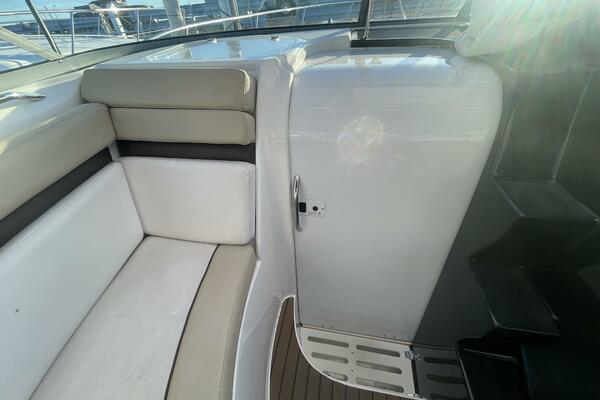 31ft Rinker Yacht For Sale