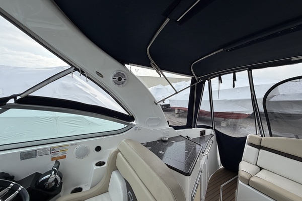 Photo of the 2016 Rinker 310 Express