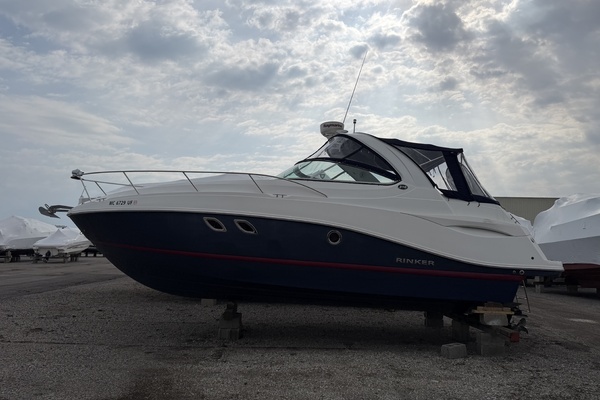 Photo of the 2016 Rinker 310 Express