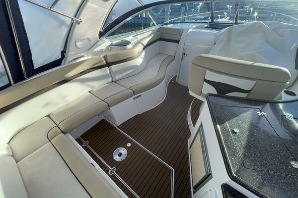 31ft Rinker Yacht For Sale