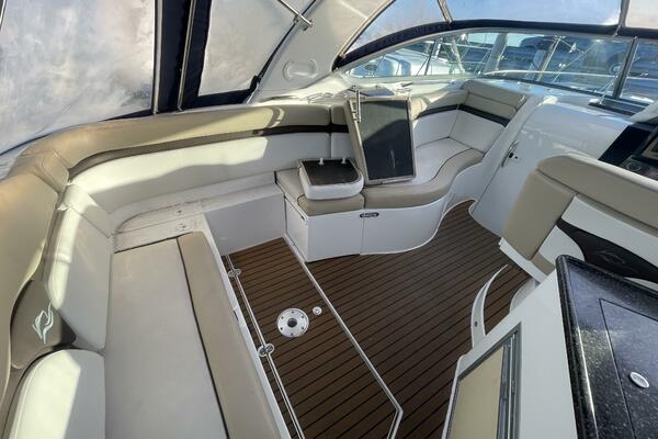 31ft Rinker Yacht For Sale
