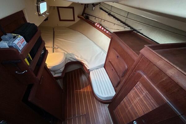 Aft quarter berth and lockers