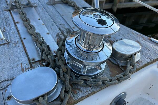 Maxwell electric windlass