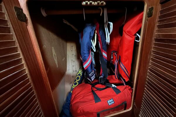 Fwd hanging locker stbd side