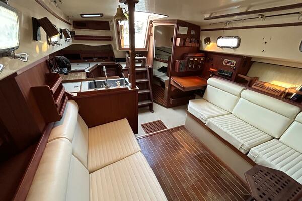 Salon looking aft toward port setee
