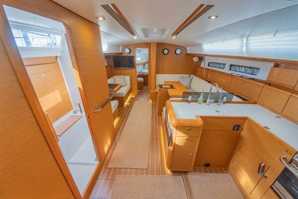 43ft Jeanneau Yacht For Sale
