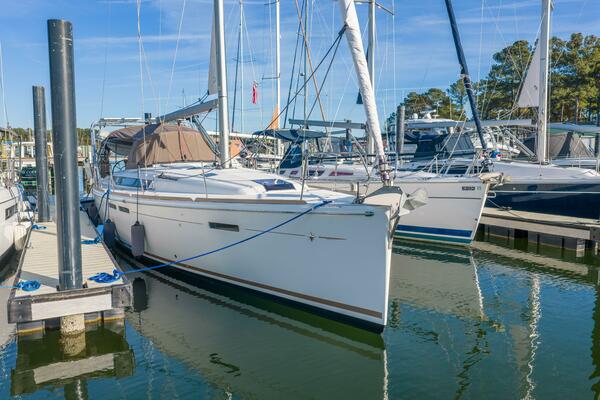 43ft Jeanneau Yacht For Sale