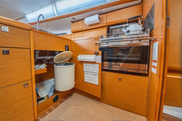 43ft Jeanneau Yacht For Sale