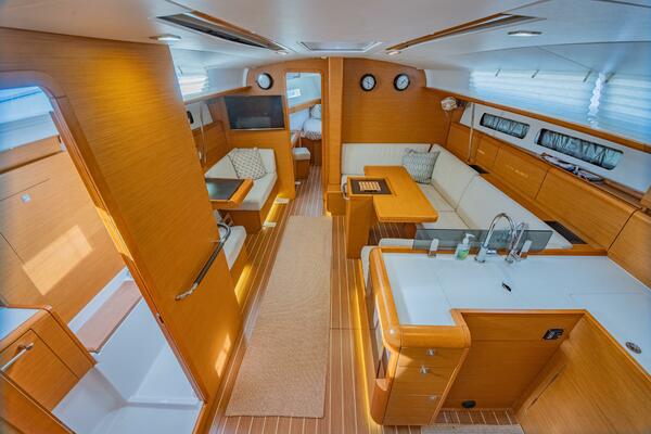 43ft Jeanneau Yacht For Sale