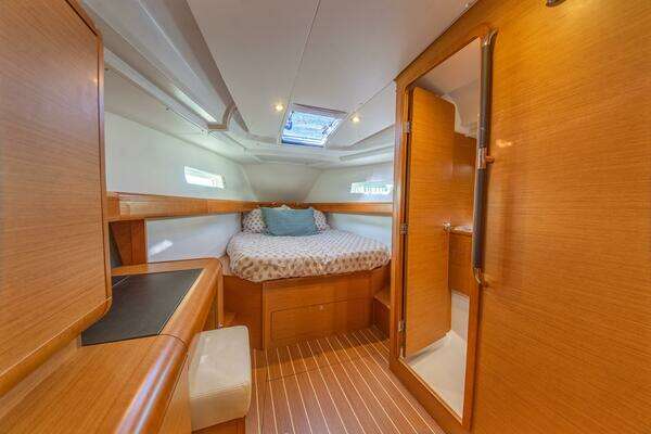 Jeanneau 439 Yacht For Sale