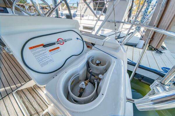 Jeanneau 439 Yacht For Sale