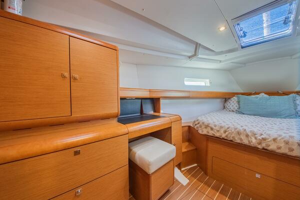 43ft Jeanneau Yacht For Sale