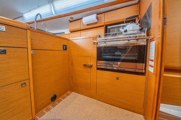 43ft Jeanneau Yacht For Sale