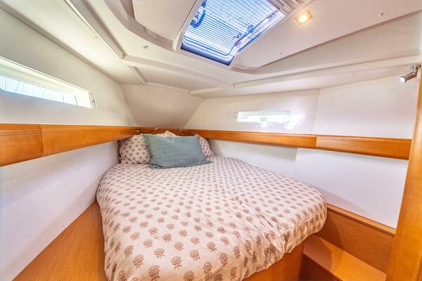 43ft Jeanneau Yacht For Sale