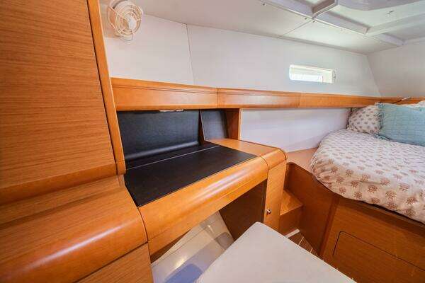 Jeanneau 439 Yacht For Sale