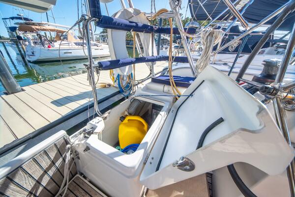 43ft Jeanneau Yacht For Sale