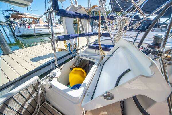 Jeanneau 439 Yacht For Sale