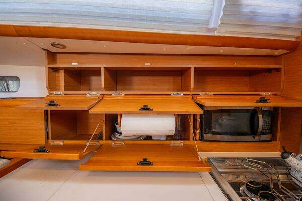 Jeanneau 439 Yacht For Sale