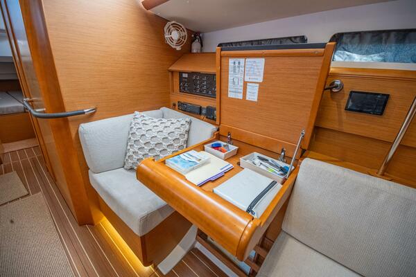 43ft Jeanneau Yacht For Sale