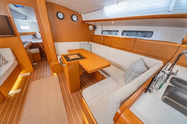 43ft Jeanneau Yacht For Sale