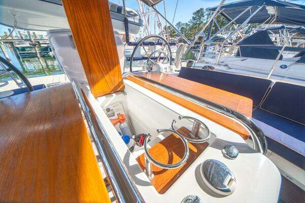 Jeanneau 439 Yacht For Sale