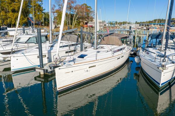 43ft Jeanneau Yacht For Sale