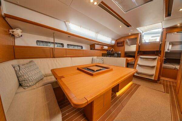 Jeanneau 439 Yacht For Sale