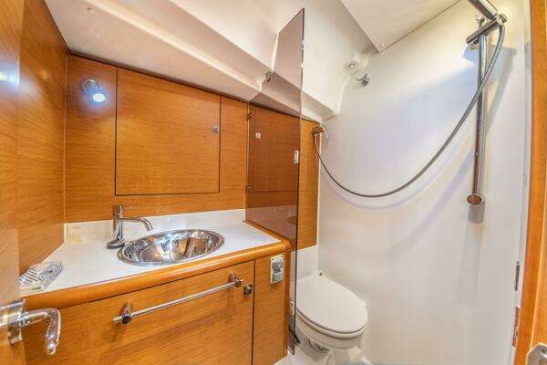 Jeanneau 439 Yacht For Sale