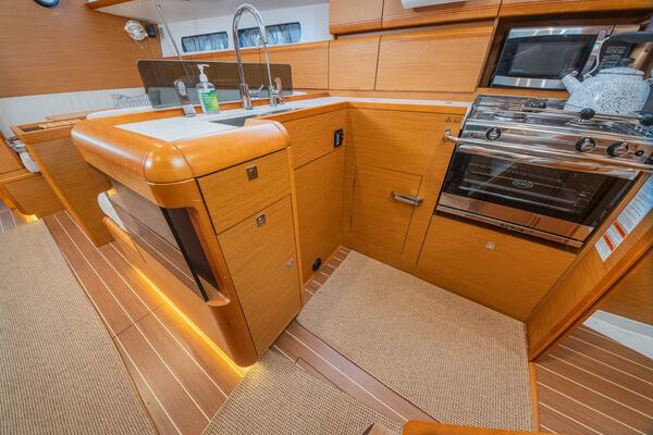 43ft Jeanneau Yacht For Sale