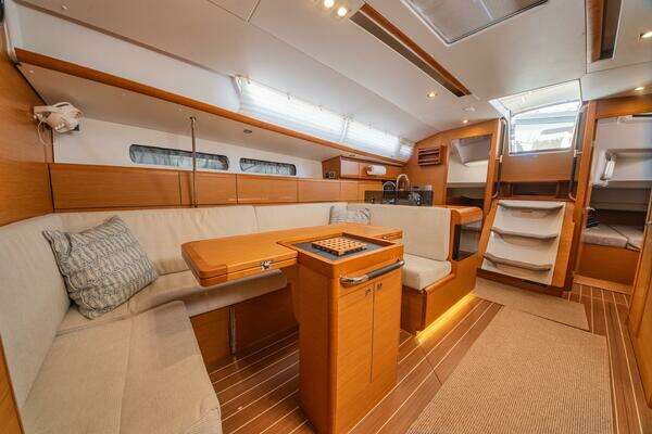 Jeanneau 439 Yacht For Sale