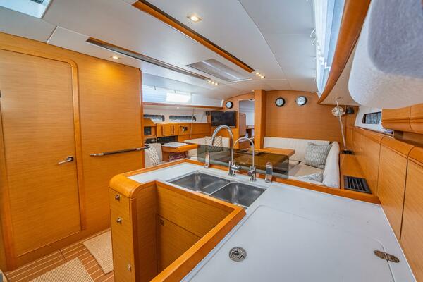43ft Jeanneau Yacht For Sale