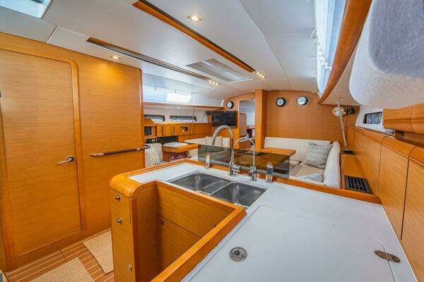 Jeanneau 439 Yacht For Sale