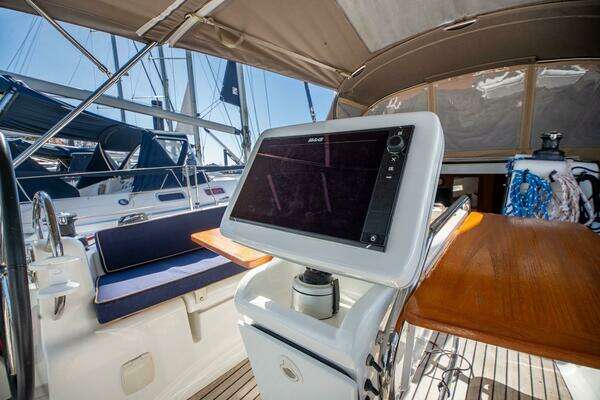 Jeanneau 439 Yacht For Sale