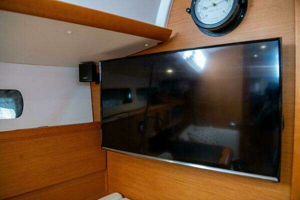 Jeanneau 439 Yacht For Sale