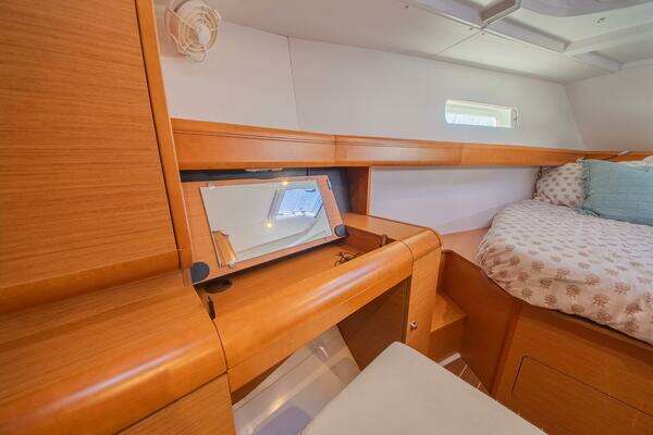 Jeanneau 439 Yacht For Sale