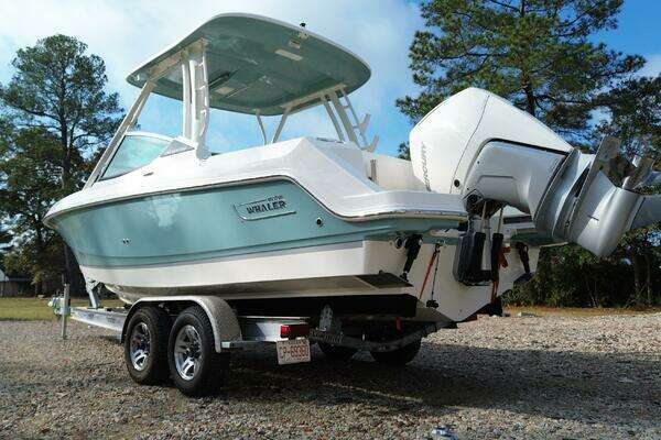 2023 Boston Whaler 24