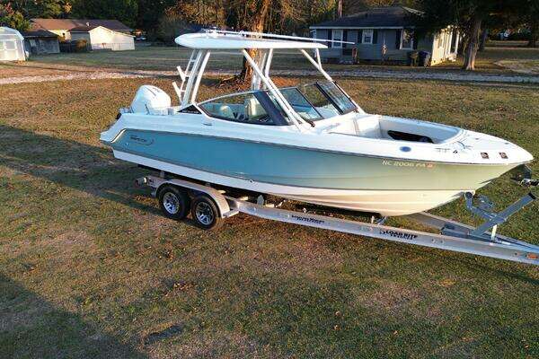 2023 Boston Whaler 24