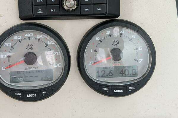 2023 Boston Whaler 24