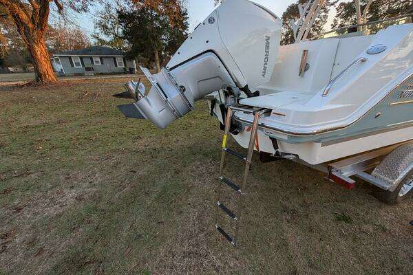 2023 Boston Whaler 24