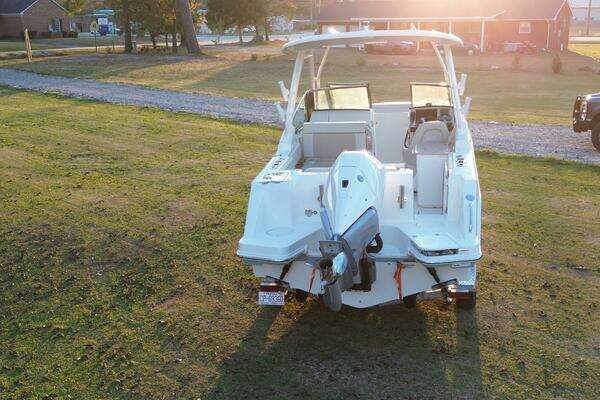 2023 Boston Whaler 24