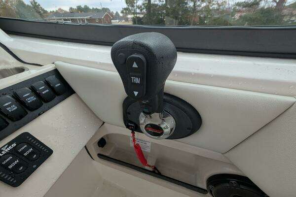 2023 Boston Whaler 24